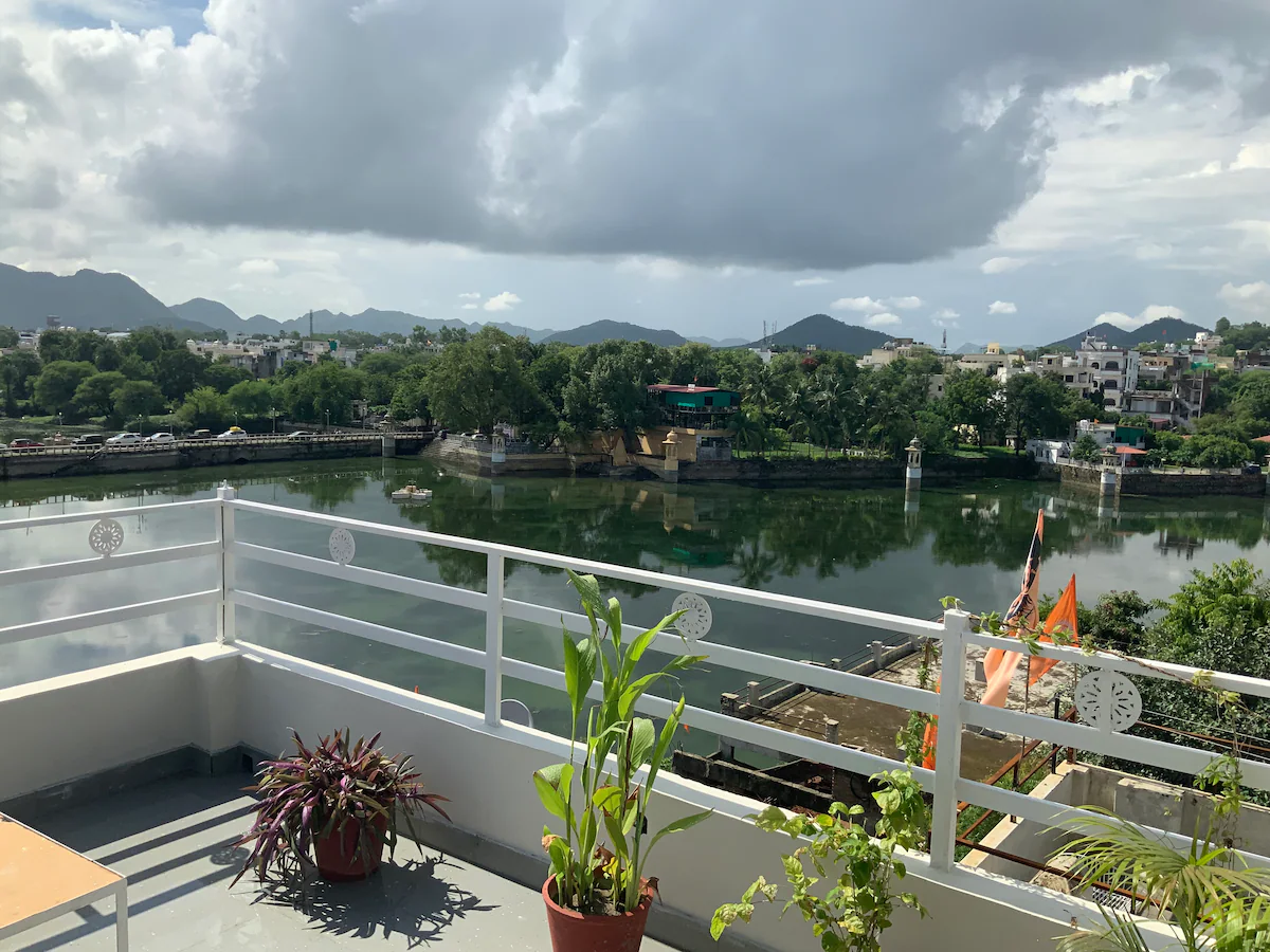 Peaceful Lake Apartment³ for Couples Udaipur